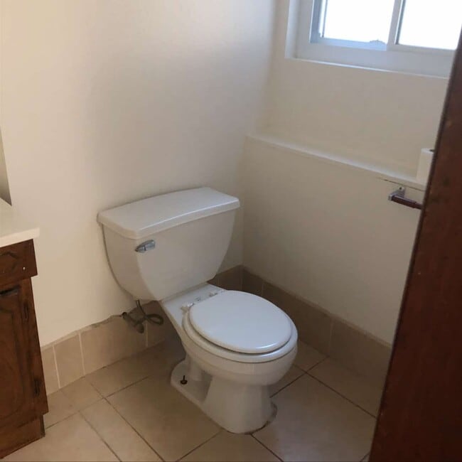 Building Photo - 905 Ponderosa Dr