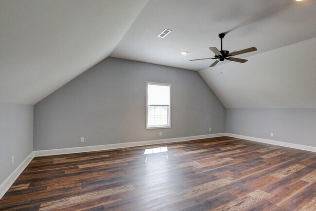 Building Photo - 133 Riverbend Dr