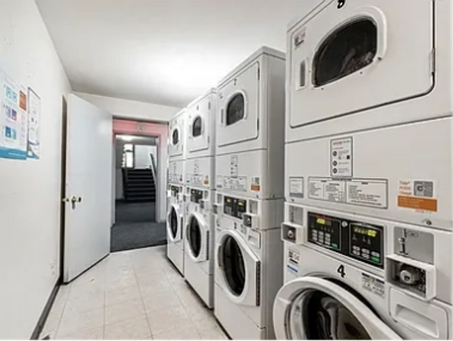 Building Photo - Move-In Ready, Newly Renovated Condo in Franklin