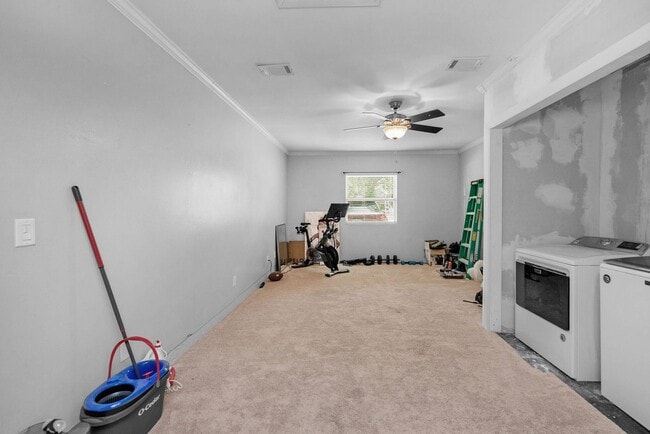 Building Photo - 326 Goldenrod Ct