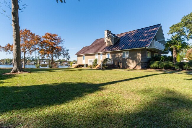 Building Photo - Waterfront Property