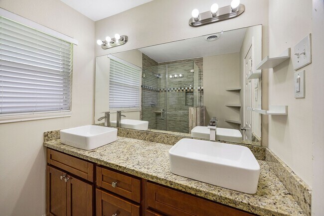 Building Photo - 5554 Beechnut St