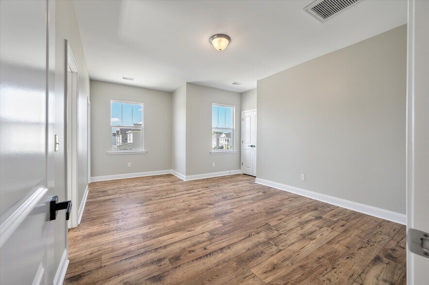 Building Photo - 127 Hawthorne Landing Dr