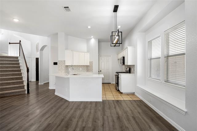 Building Photo - 2000 Webb Dr