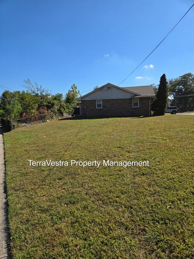 Building Photo - College rental 5 bedroom 4 bathroom Now sh...