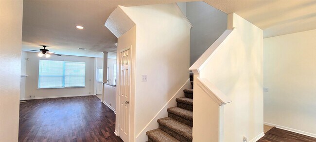 Building Photo - 8801 Sun Haven Ln