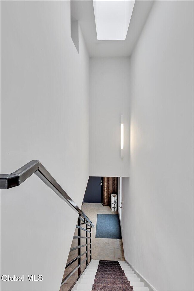 Building Photo - 18 Granite St