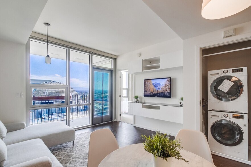 Building Photo - 321 10th Ave