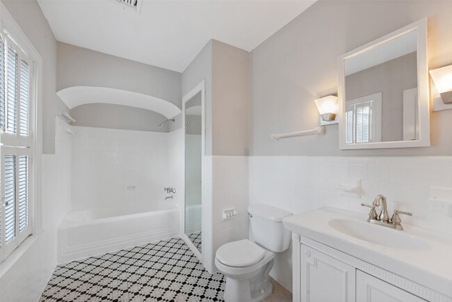 Building Photo - 1609 Driscoll St