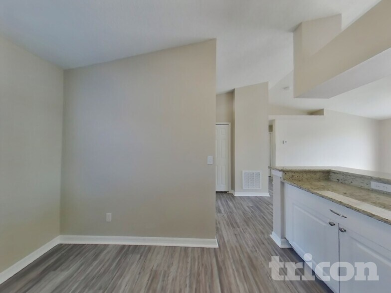 Building Photo - 15201 Margaux Dr