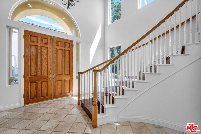 Building Photo - 16730 Calle De Catalina