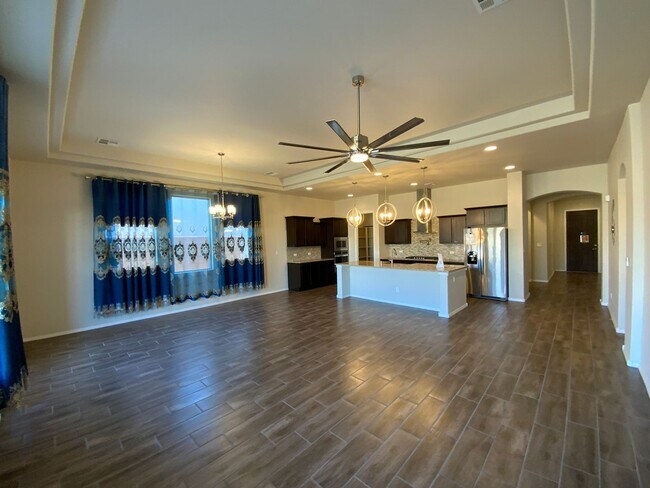 Building Photo - 4 Bedroom Single Story Home Available Near...