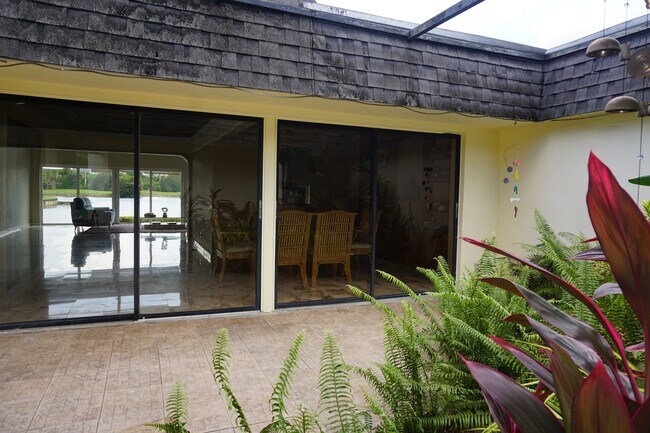 Building Photo - 4511 King Palm Dr