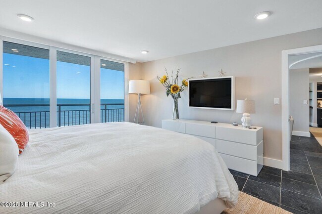 Building Photo - 1601 Ocean Dr S