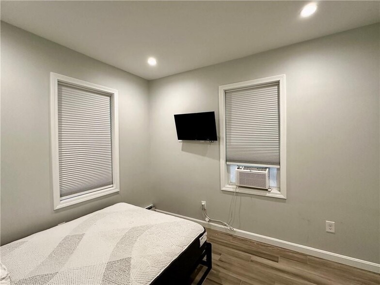 Building Photo - 29 Ann St