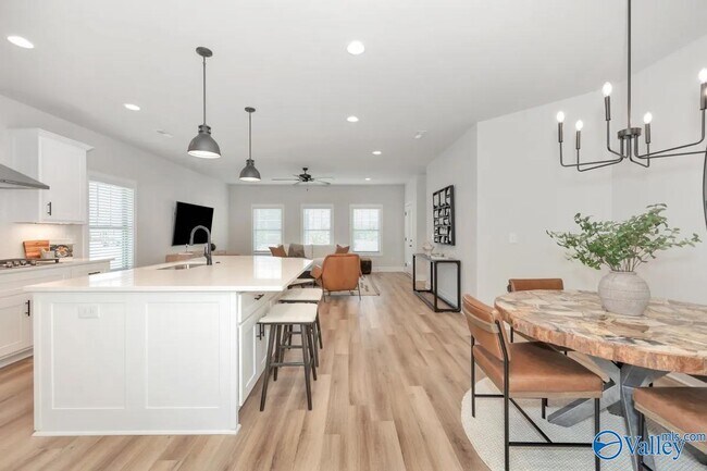 Building Photo - 10 Mountain Vis Cir