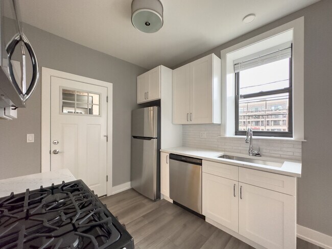 Building Photo - 3946 N Janssen Ave