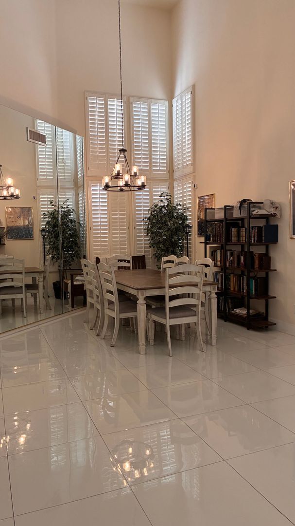 Building Photo - Stunning Fully Remodeled Luxury Home in Peccole Ranch