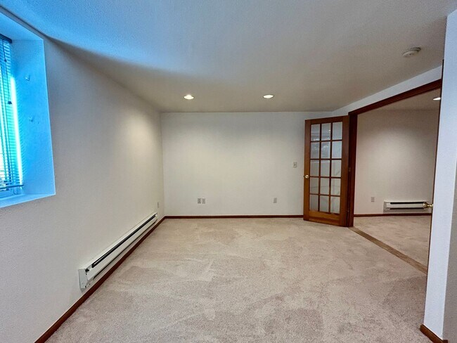 Building Photo - Beautiful & Bright Corner Condo in North Boulder