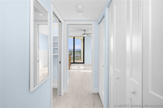 Building Photo - 9550 S Ocean Dr