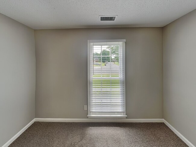 Building Photo - 711 Cedar Brake Dr