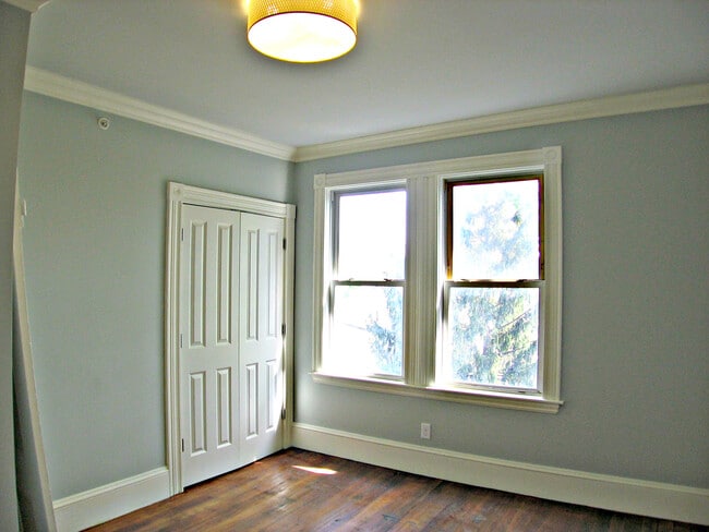 Building Photo - 14 Armstrong St