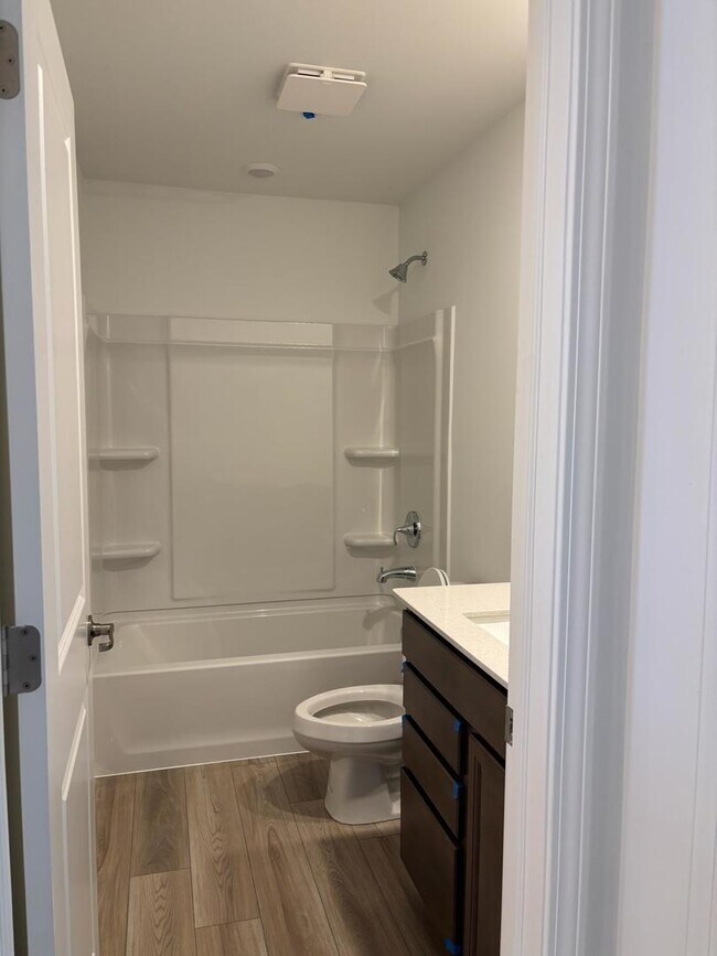 Building Photo - 450 Hathaway Ln