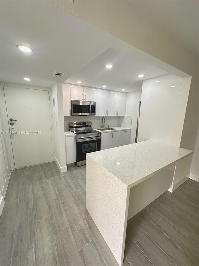 Building Photo - 14201 N Kendall Dr