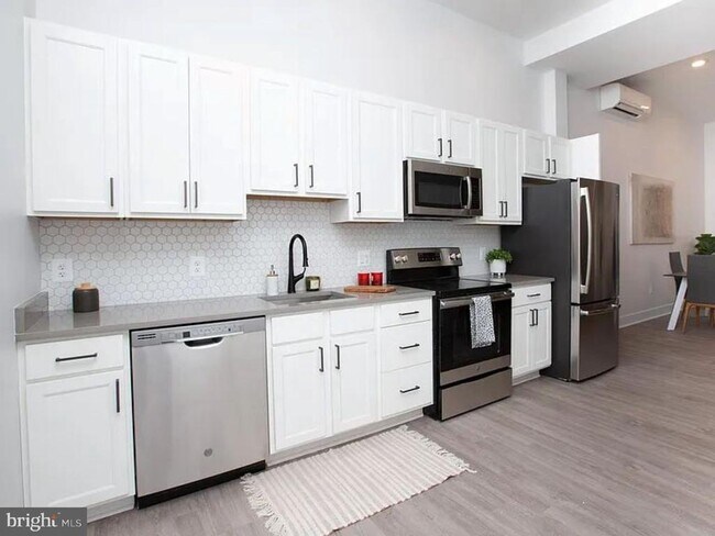 Building Photo - 1742 Fleet St