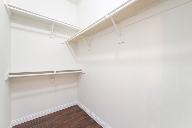 Building Photo - Stylish 3-Bedroom Condo in Silverado Ranch!