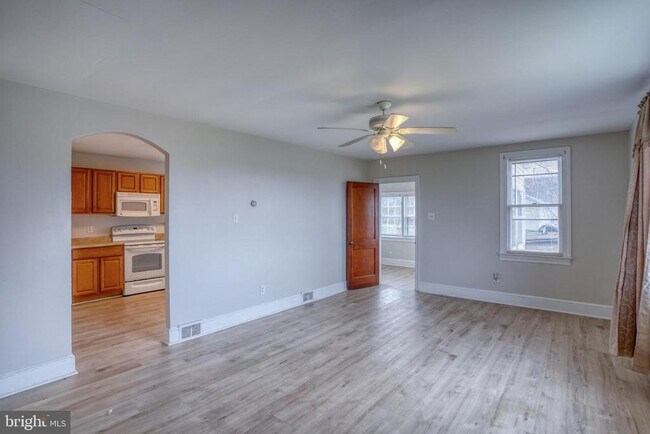 Building Photo - 1111 Bayview Rd