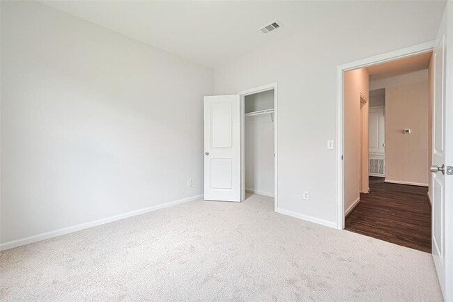 Building Photo - 1025 Banyon Tree Ln