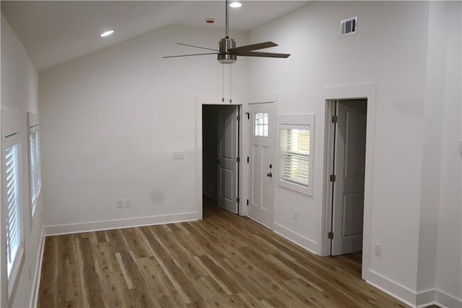 Building Photo - 5120 Railroad Ave