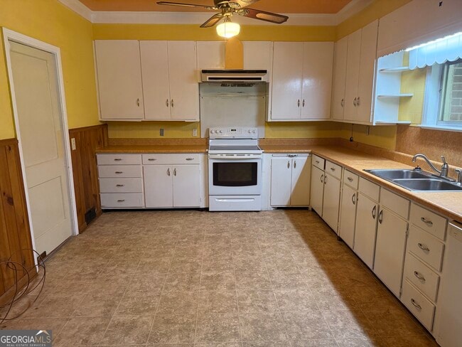 Building Photo - 998 Highland Cir SE