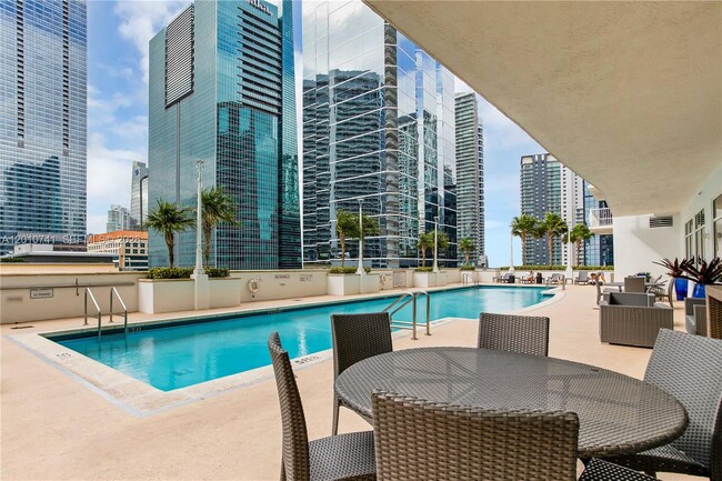 Building Photo - 1200 Brickell Bay Dr