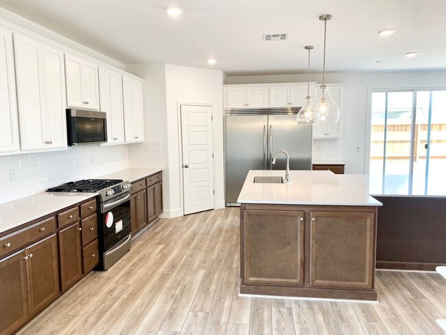 Building Photo - BRAND NEW 4/3.5 Lennar with In-Law Suite
