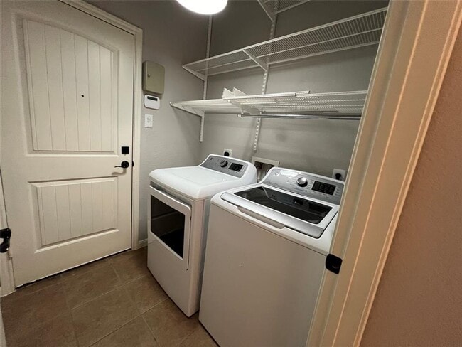 Building Photo - 146 Black Swan Pl