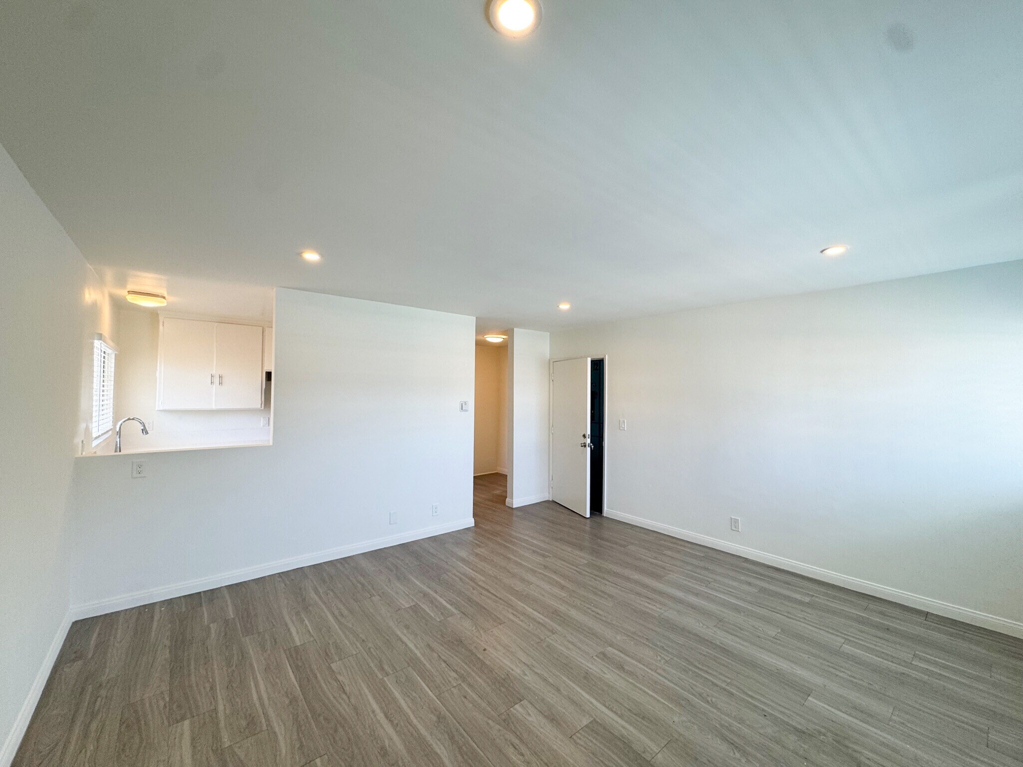 Building Photo - 921 N Eucalyptus Ave