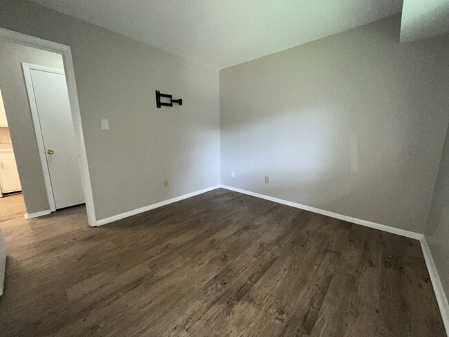 Building Photo - 1212 Schaub Dr