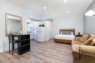 Building Photo - 136 Farallon Dr