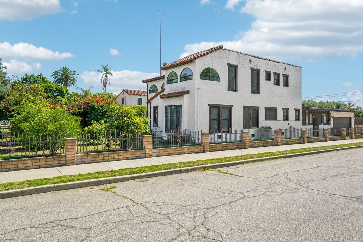 Building Photo - 3098 N Arrowhead Ave