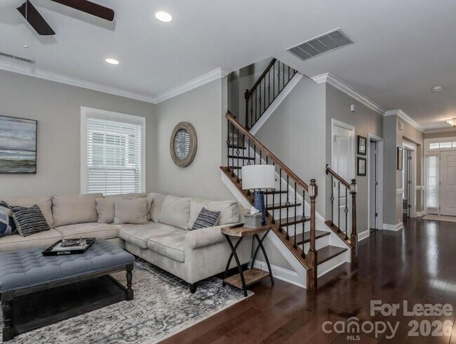 Building Photo - 10524 Royal Winchester Dr