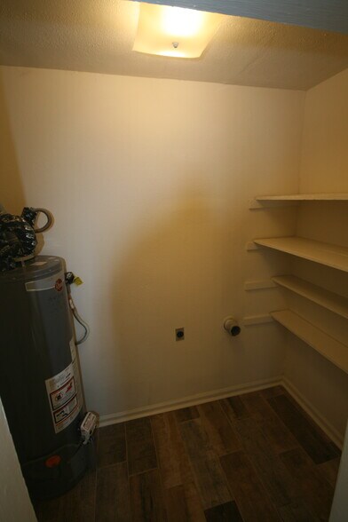 Laundry - 2308 Rose Dr