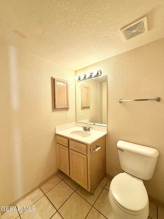 Building Photo - 1013 Via De La Paz Dr