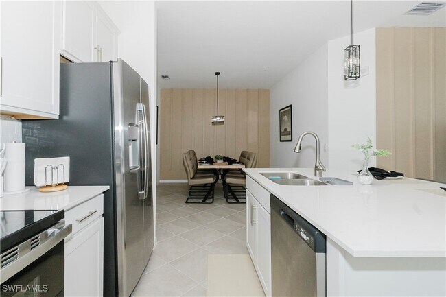 Primary Photo - 15275 Grn Acrs Ave