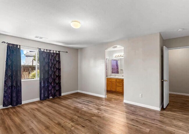 Building Photo - 10512 Anacostia Way