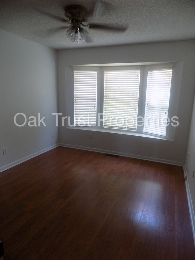 Building Photo - Lakeside James Island Townhouse