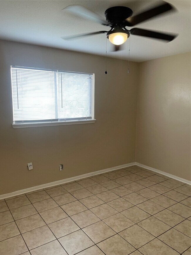 Building Photo - 4711 Palisade Dr