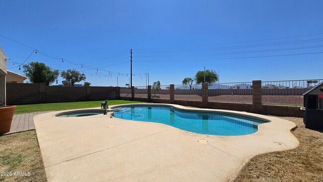 Building Photo - 11001 W Almeria Rd