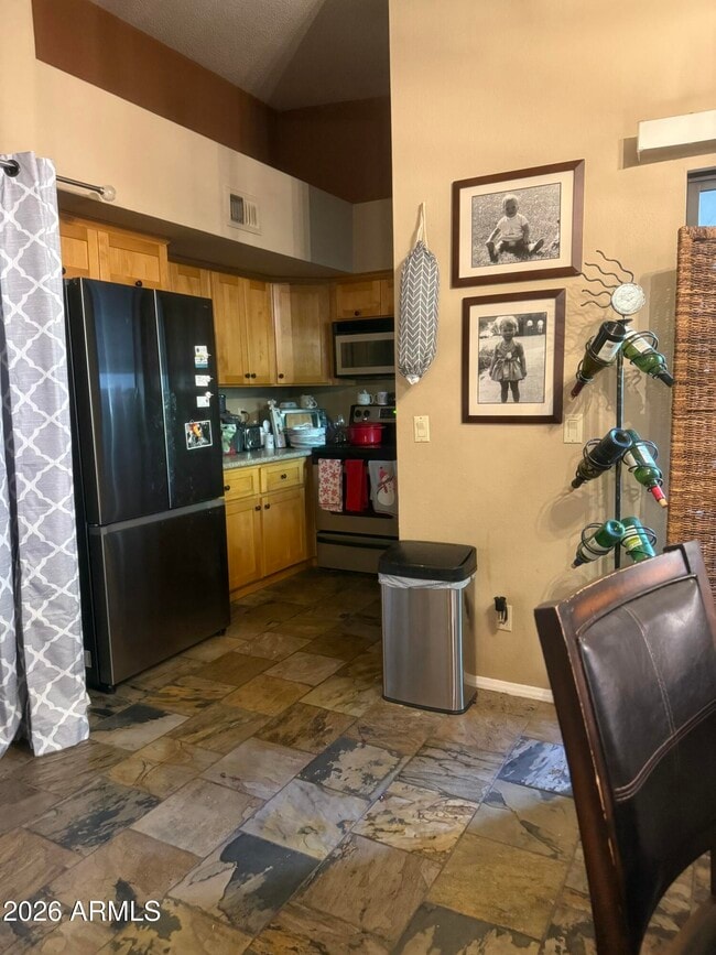 Building Photo - 7300 N Dreamy Draw Dr